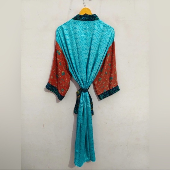 Kimono From Upcycled Silk Saris One size - Picture 7 of 9